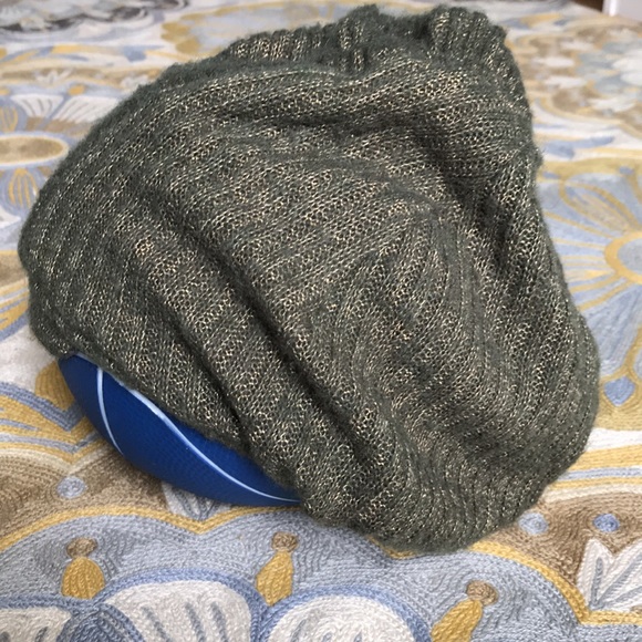 EUC slouchy reversible hat green/gold and gray - Picture 3 of 10